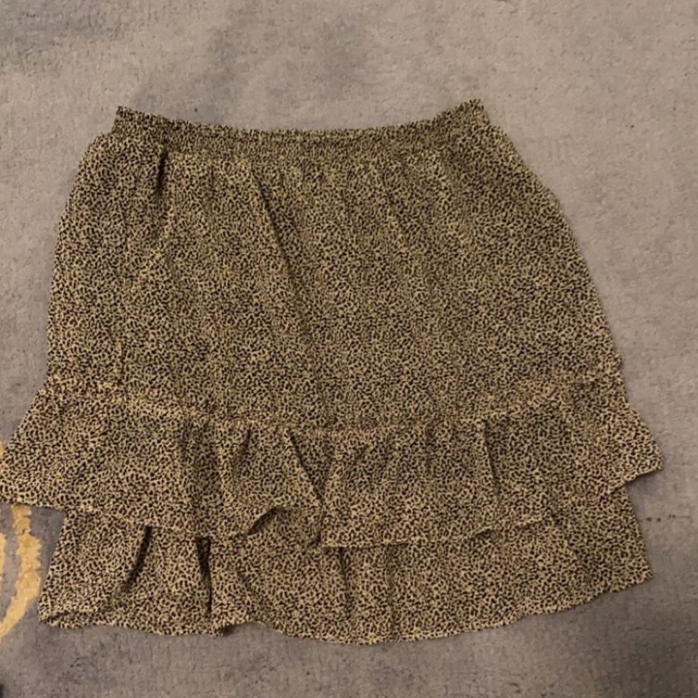 Black and white patterned skirt with pockets